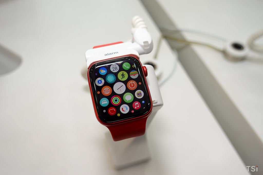 FPT Shop mở bán Apple Watch Series 6 và SE trong đêm