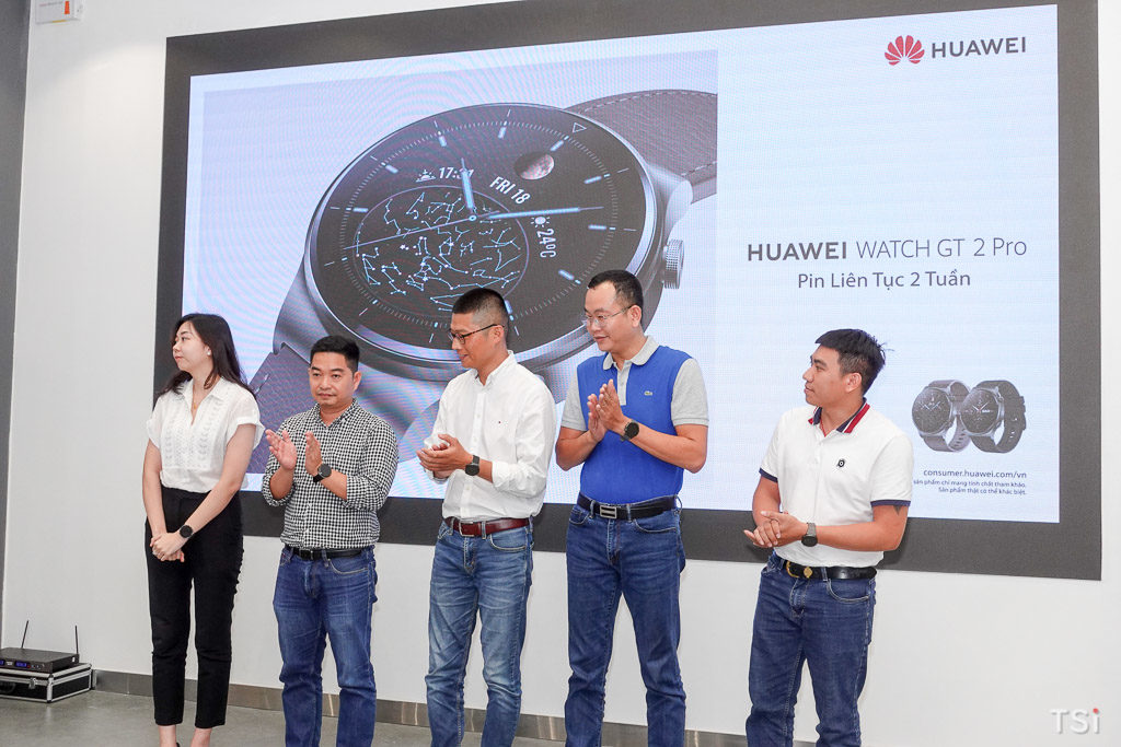 Huawei Watch GT 2 Pro có hai phiên bản dây đeo, giá từ 9 triệu đồng