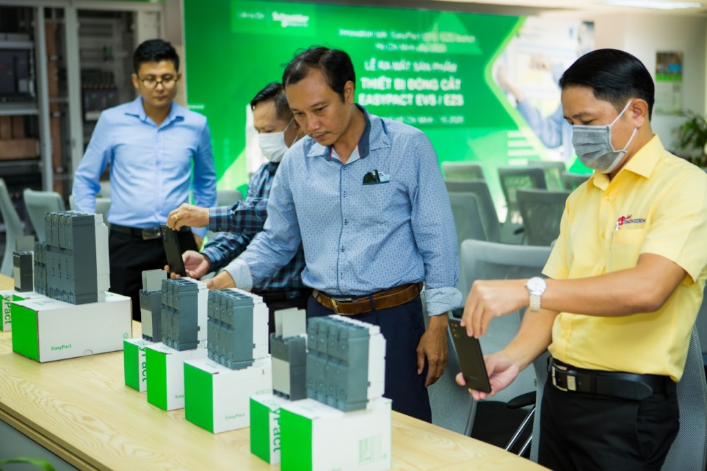 Schneider Electric ra mắt bộ giải pháp EasyPact cho nhà sản xuất tủ điện