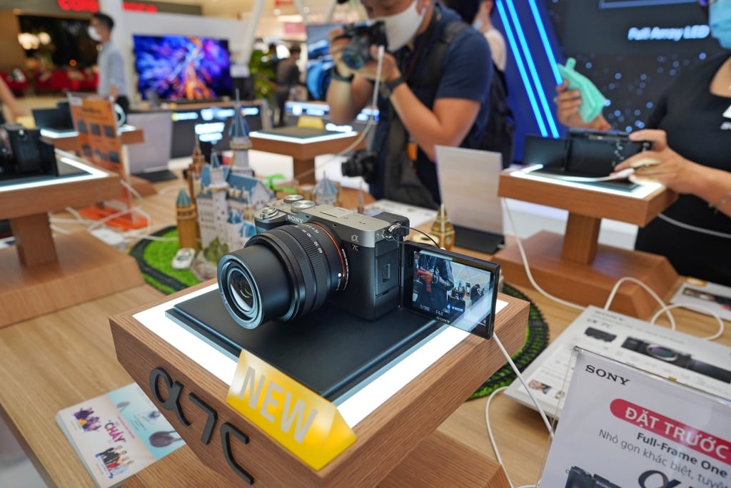 Sony Alpha 7C, máy ảnh full-frame nhỏ nhẹ nhất thế giới