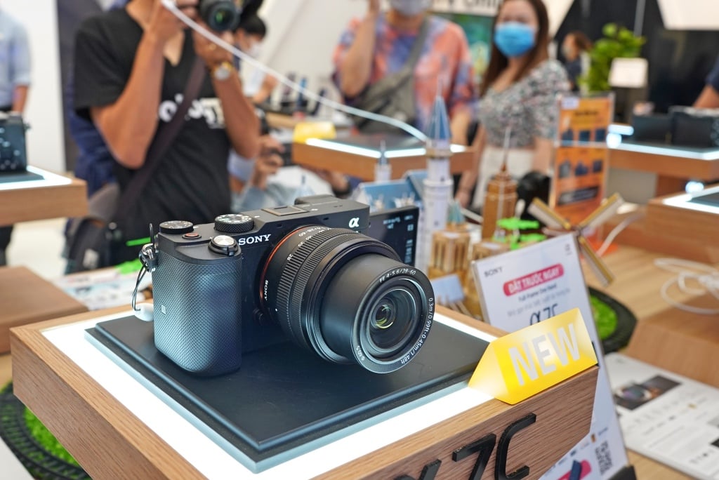 Sony Alpha 7C, máy ảnh full-frame nhỏ nhẹ nhất thế giới