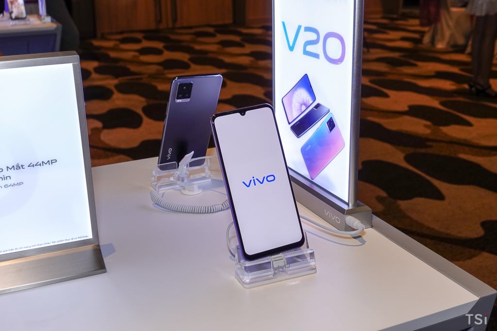 Vivo V20 lên kệ giá 8,49 triệu đồng cùng nhiều ưu đãi