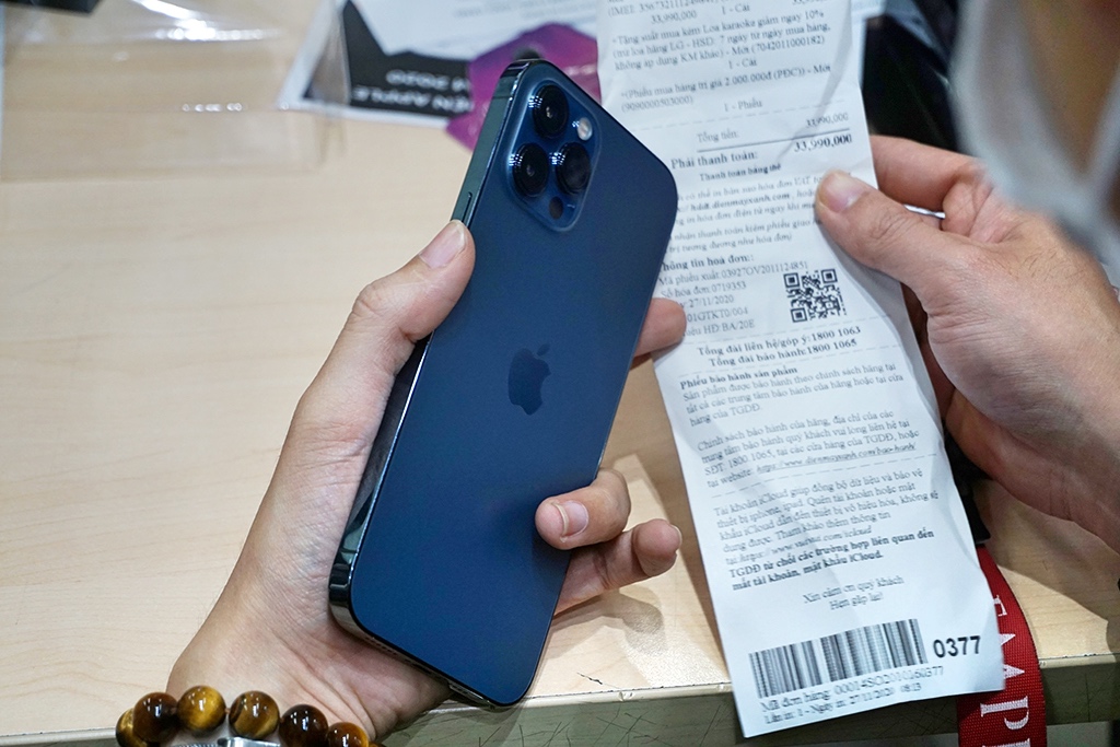 Mở bán iPhone 12 series tại Hà Nội