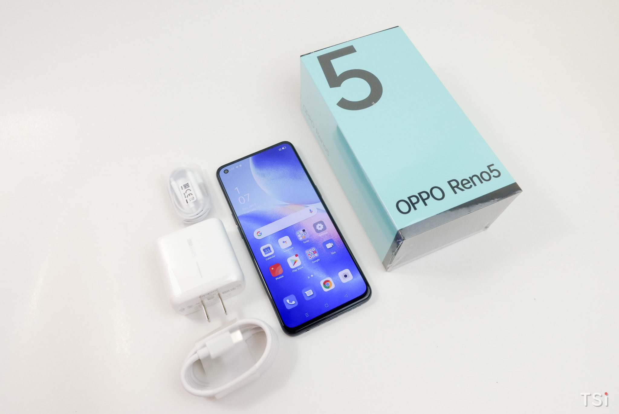 Mở hộp OPPO Reno5: mỏng, pin lớn, sạc nhanh, cụm camera ấn tượng