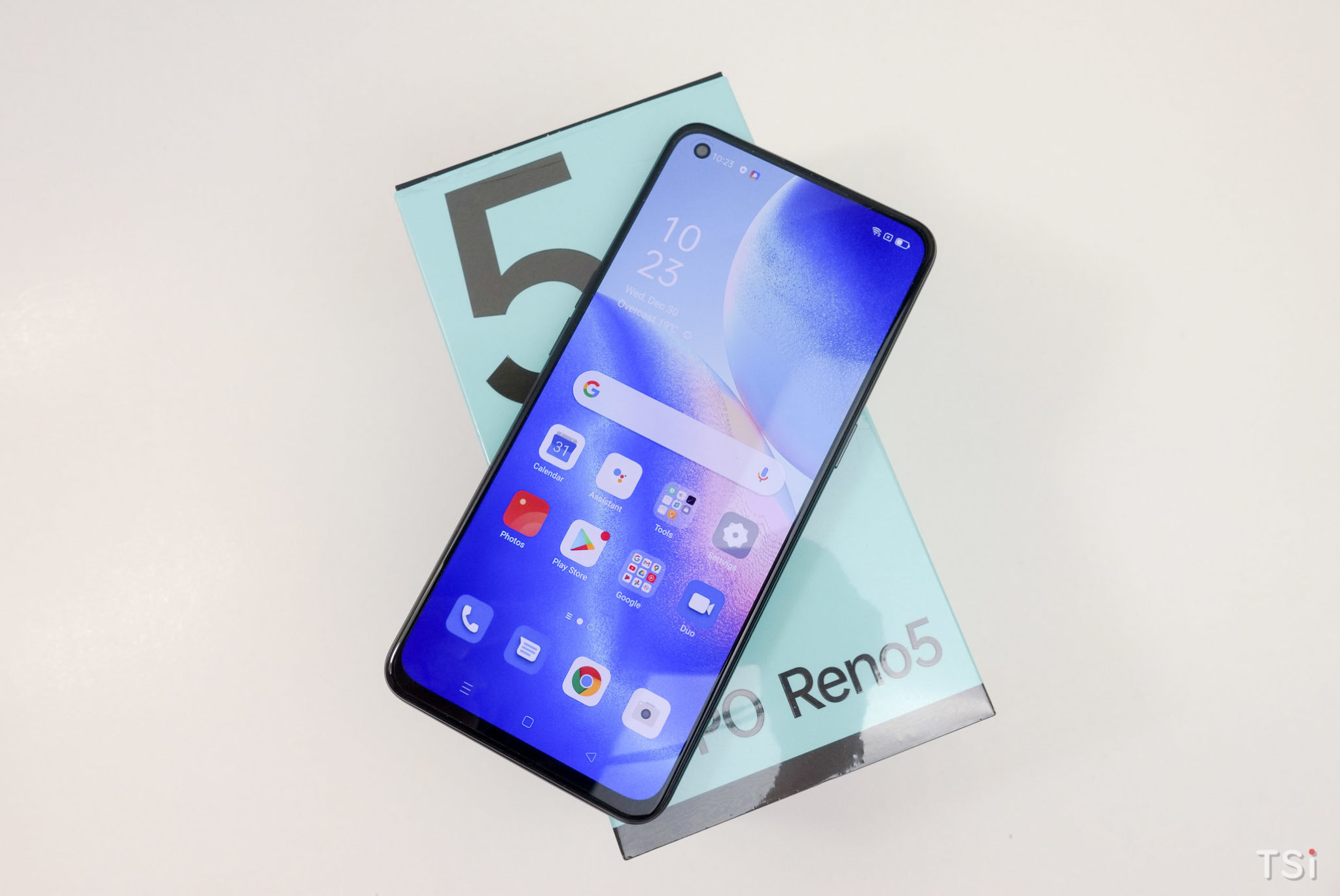 Mở hộp OPPO Reno5: mỏng, pin lớn, sạc nhanh, cụm camera ấn tượng