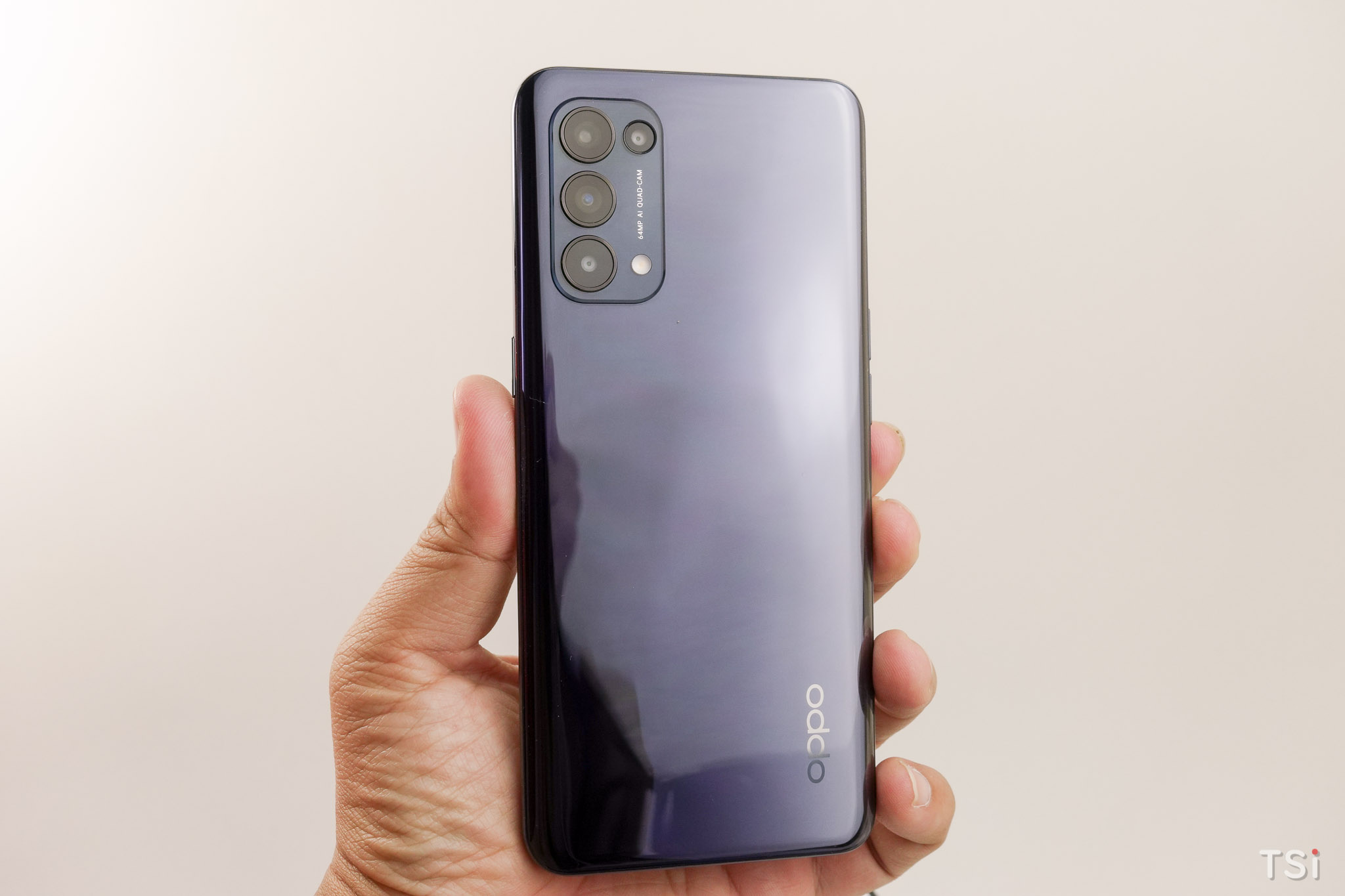 Mở hộp OPPO Reno5: mỏng, pin lớn, sạc nhanh, cụm camera ấn tượng