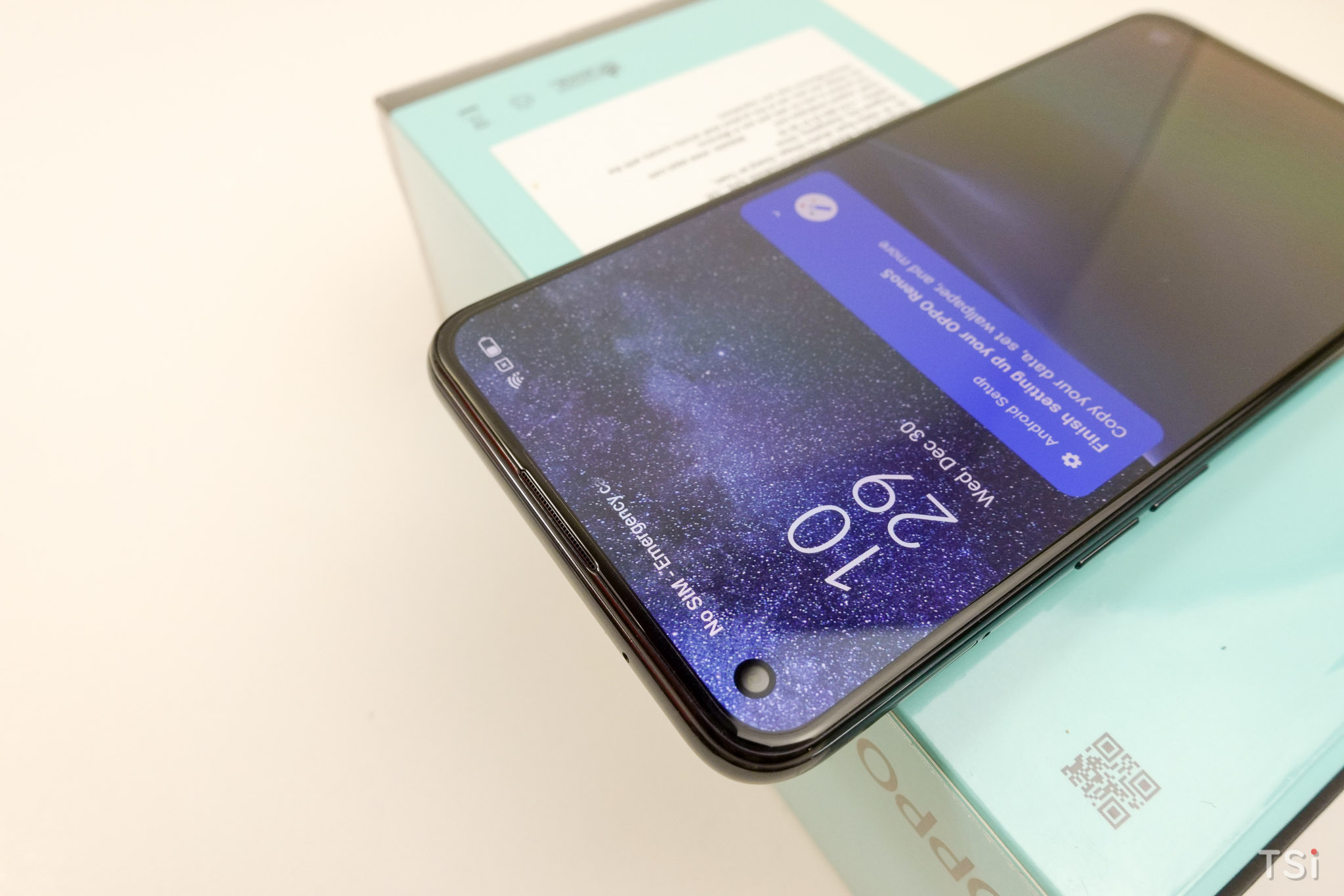 Mở hộp OPPO Reno5: mỏng, pin lớn, sạc nhanh, cụm camera ấn tượng