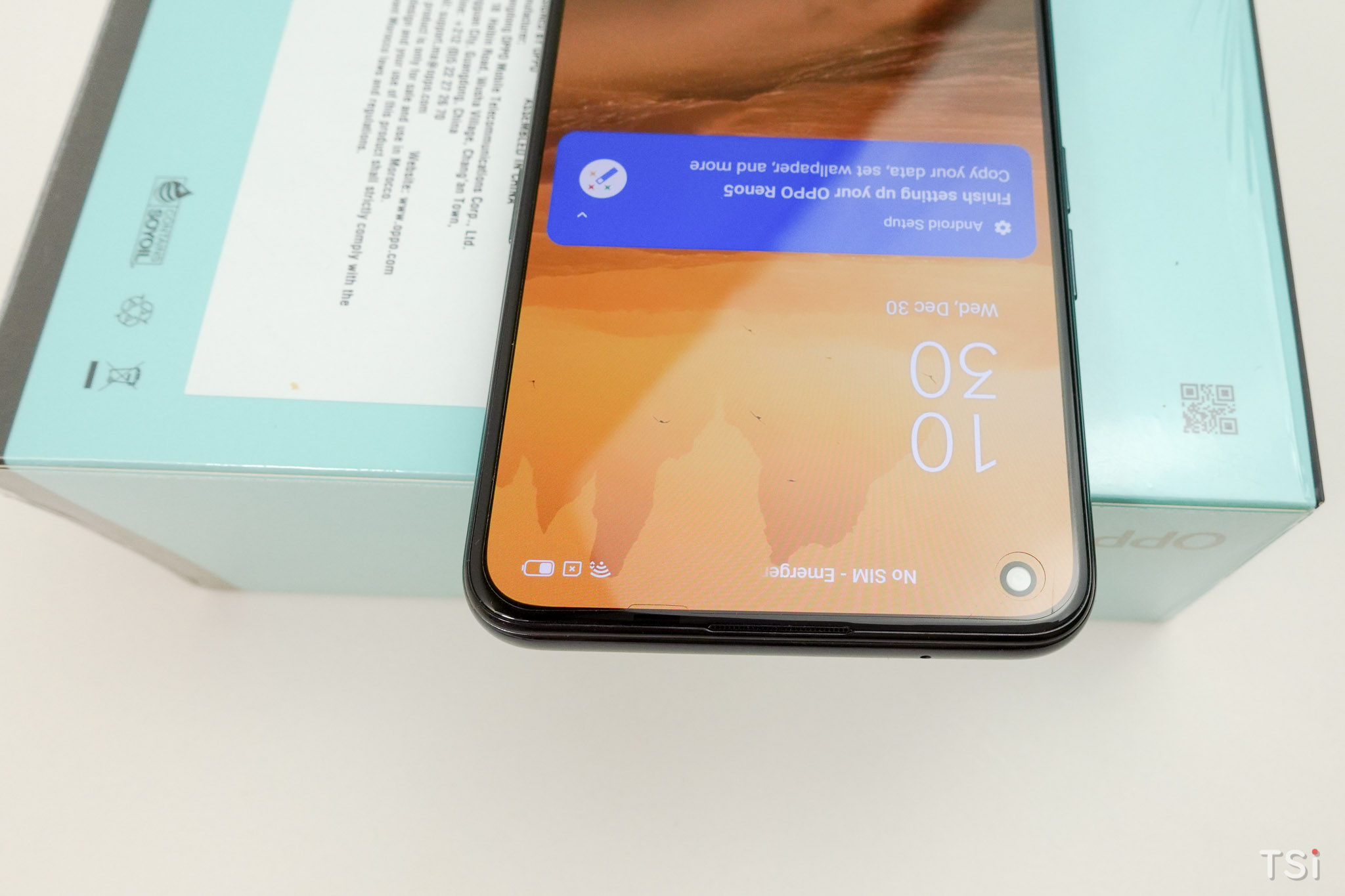 Mở hộp OPPO Reno5: mỏng, pin lớn, sạc nhanh, cụm camera ấn tượng