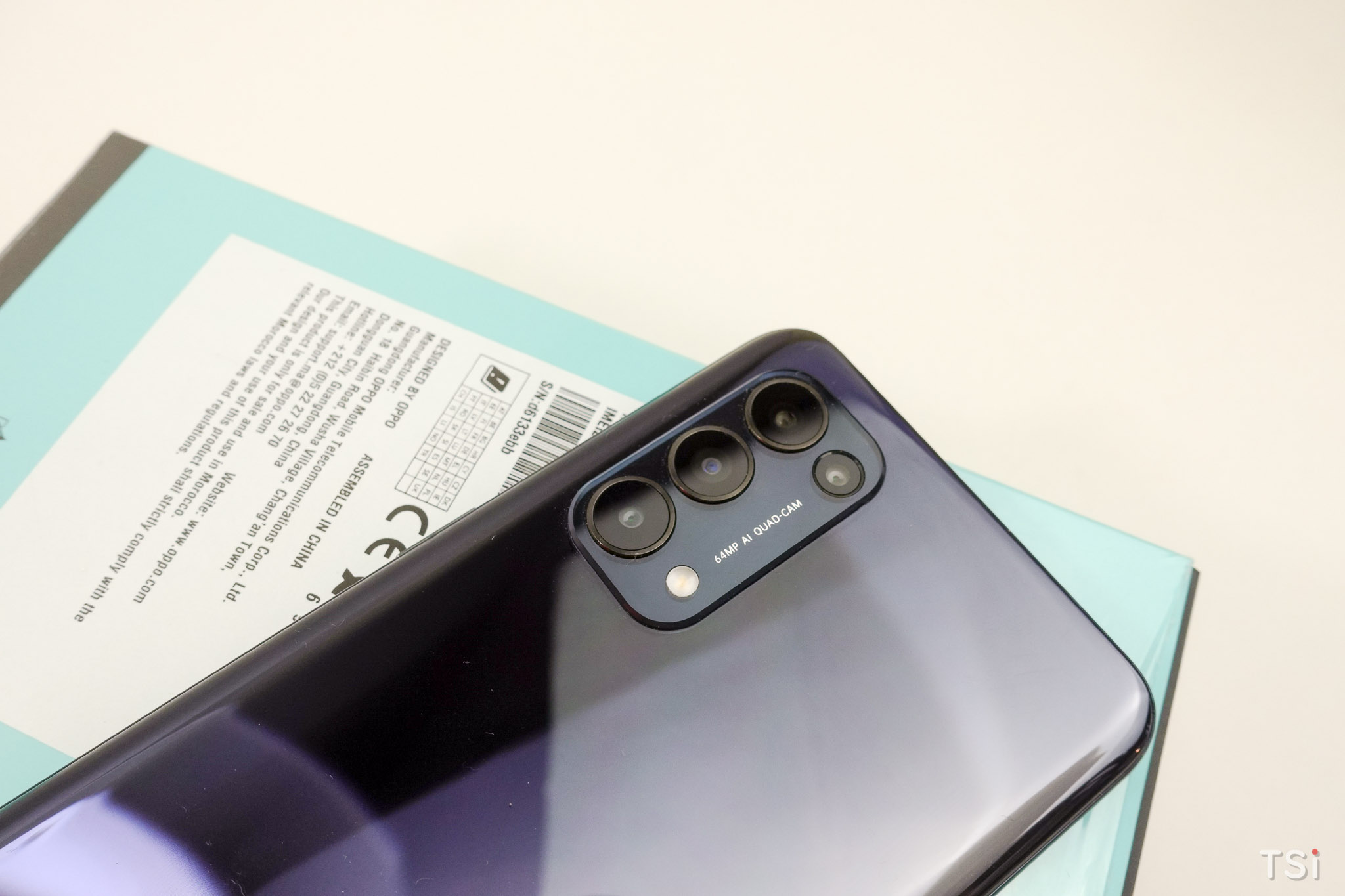 Mở hộp OPPO Reno5: mỏng, pin lớn, sạc nhanh, cụm camera ấn tượng