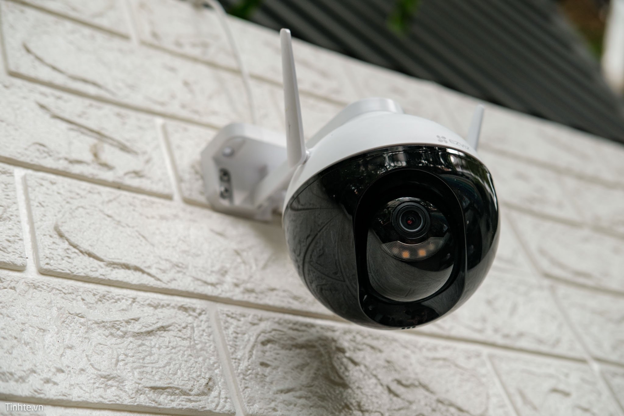 Trải nghiệm camera ngoài trời EZVIZ C8C: camera 360 độ, khả năng quay quét đêm tốt