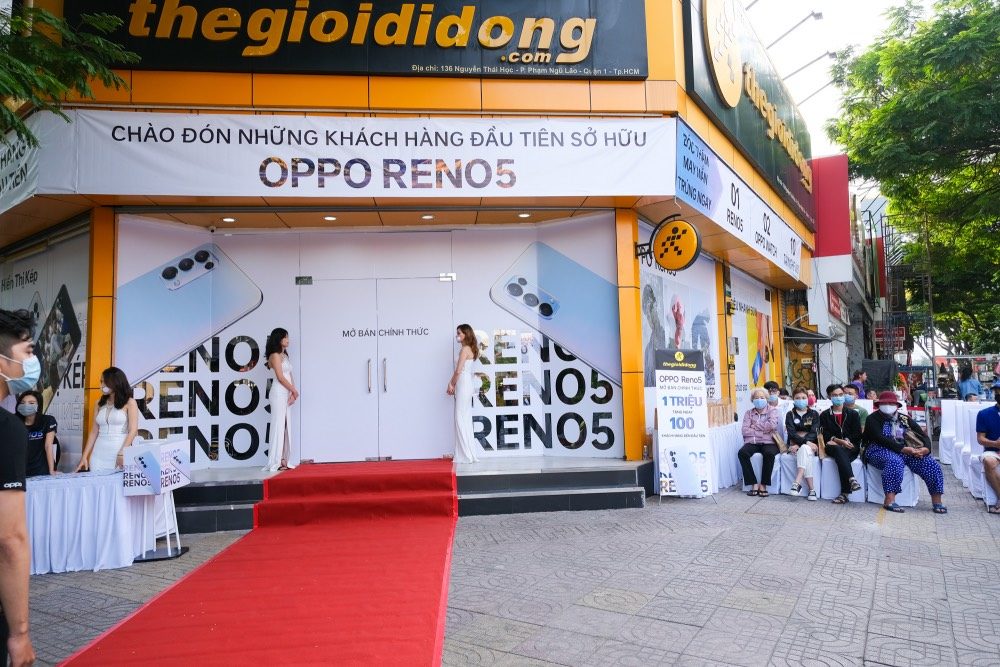 OPPO Reno5 mở bán, kỷ lục 42.000 đơn đặt cọc