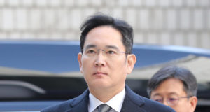 Phó Chủ tịch Samsung Lee Jae-yong bị phạt 2,5 năm tù vì hối lộ