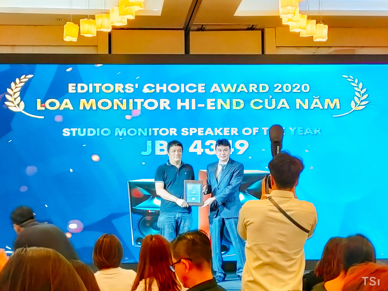 Tạp chí Nghe Nhìn trao giải Editors' Choice Awards 2020 