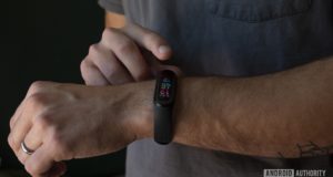 Xiaomi Mi Band 5 bỗng dưng phát nổ khi đang sạc