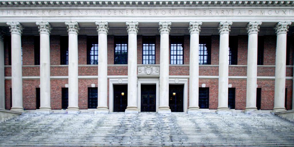 Harvard lên tiếng ủng hộ Apple trong cuộc chiến với Facebook