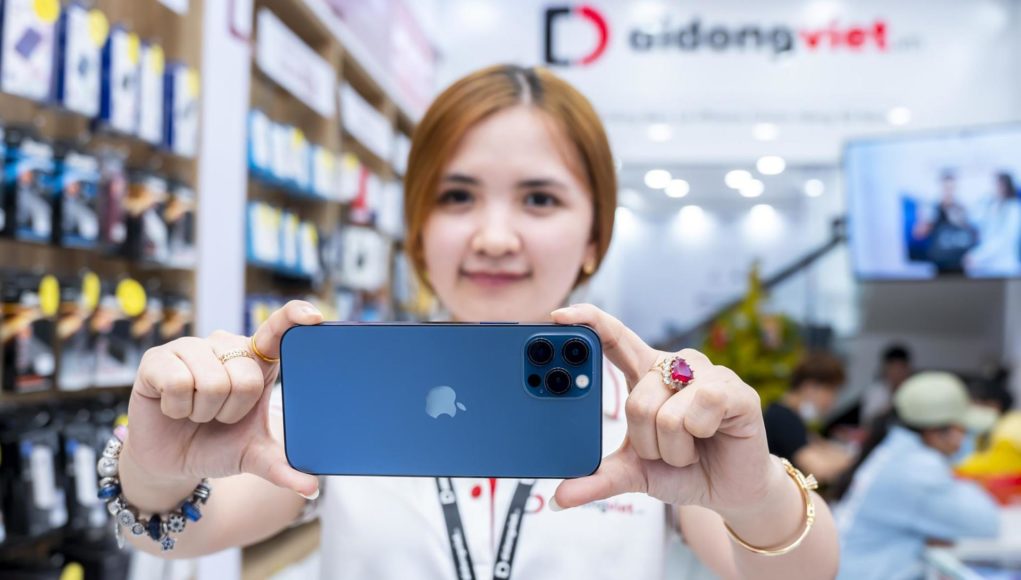 Giá iPhone 12 cuối tháng 3 tại Di Động Việt giảm đến 7 triệu