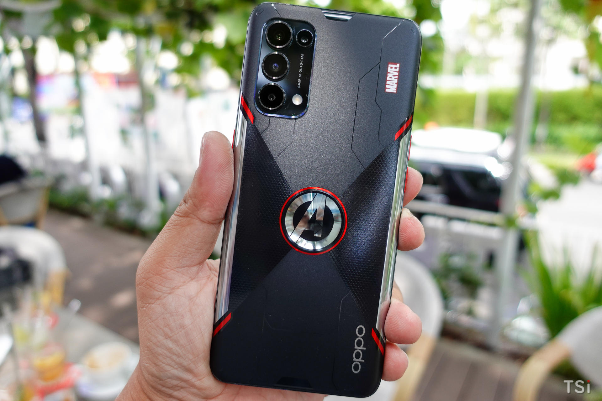 OPPO Reno5 Marvel Edition bán số lượng hạn chế tại Việt Nam