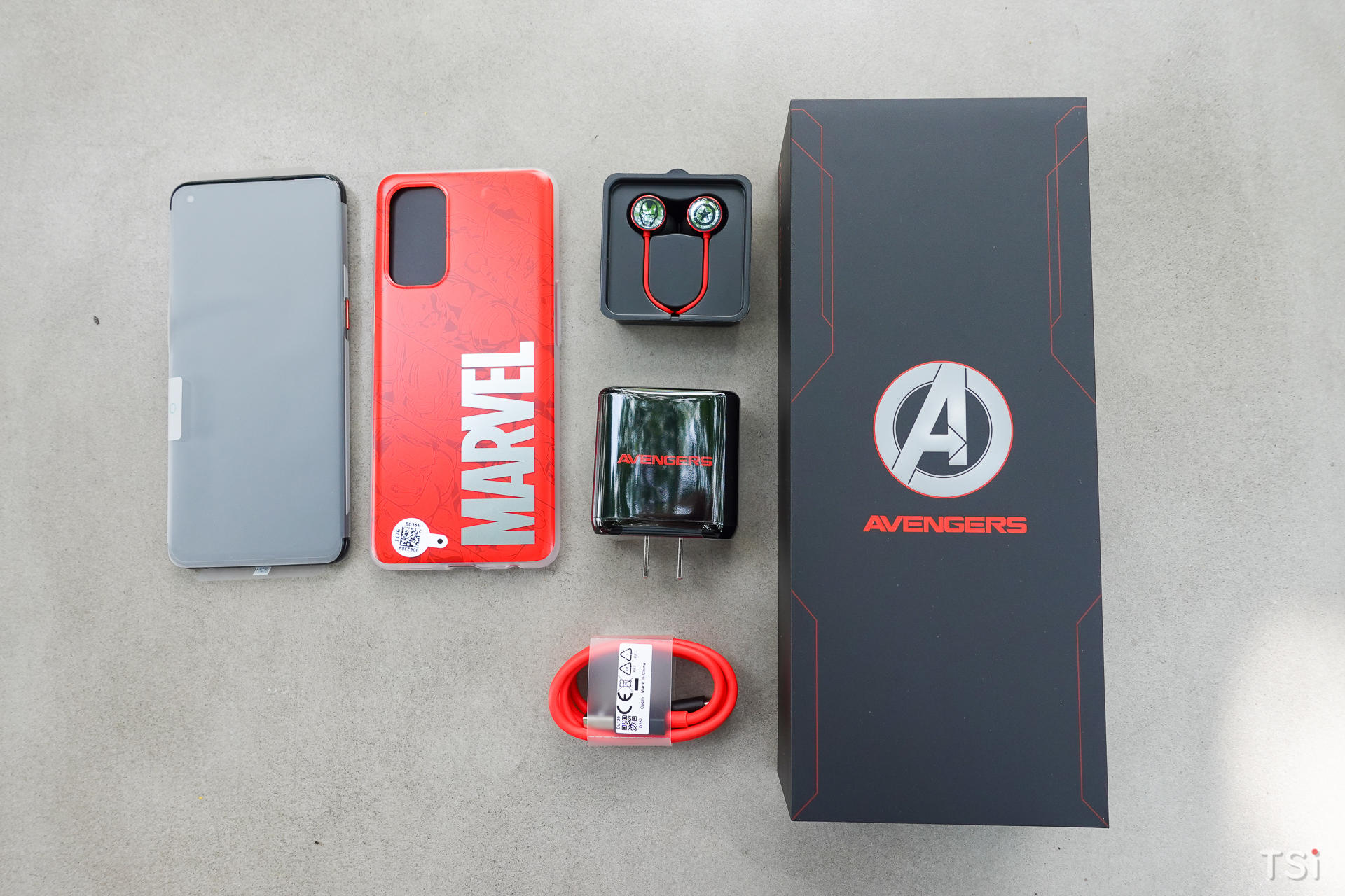 Trên tay OPPO Reno5 Marvel Edition, 'fan' MCU sẽ không thể bỏ qua