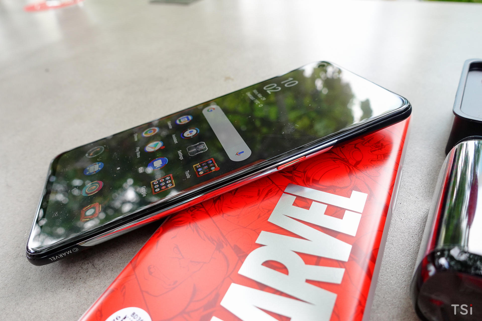 Trên tay OPPO Reno5 Marvel Edition, 'fan' MCU sẽ không thể bỏ qua