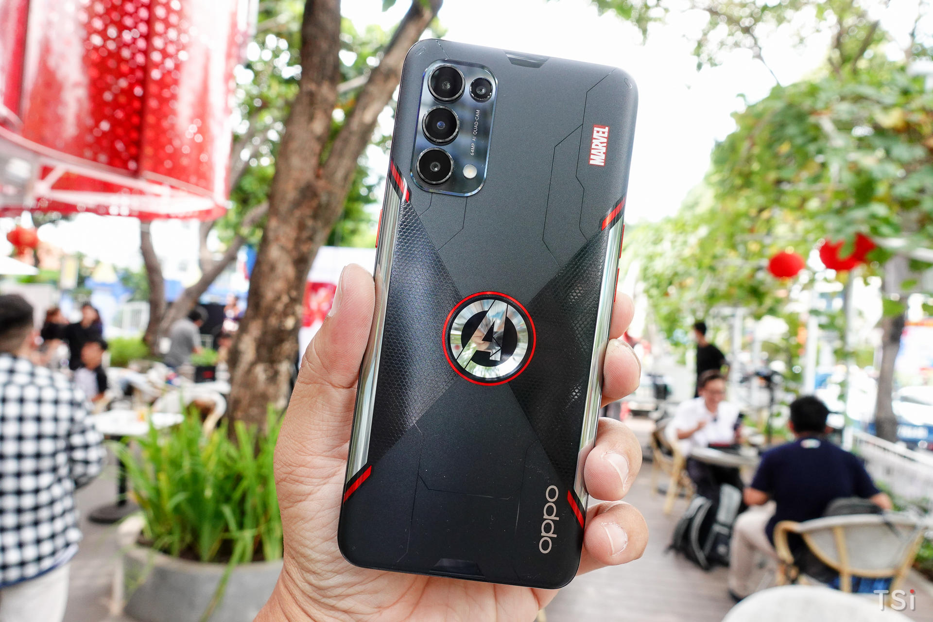 Trên tay OPPO Reno5 Marvel Edition, 'fan' MCU sẽ không thể bỏ qua