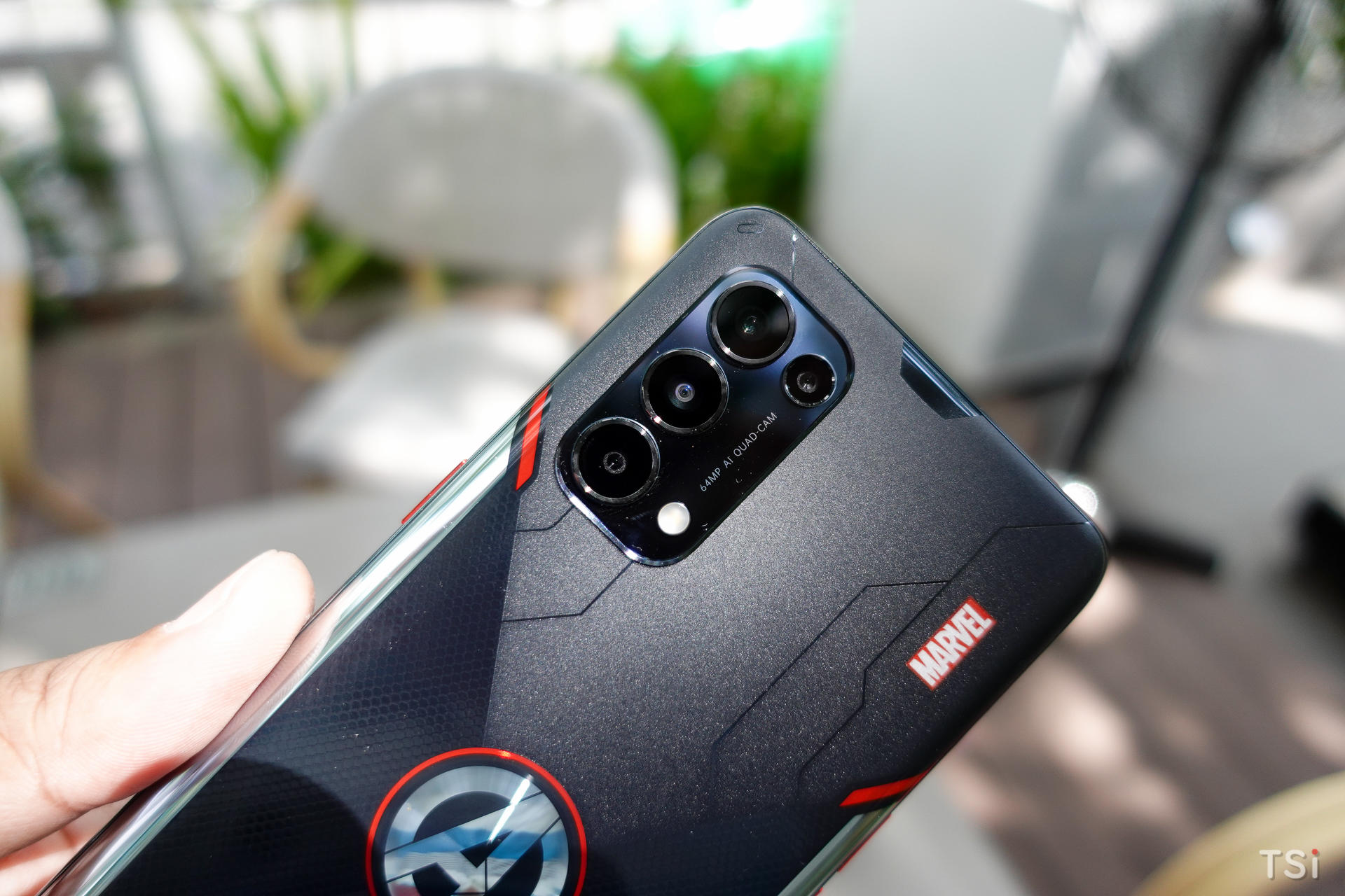 Trên tay OPPO Reno5 Marvel Edition, 'fan' MCU sẽ không thể bỏ qua