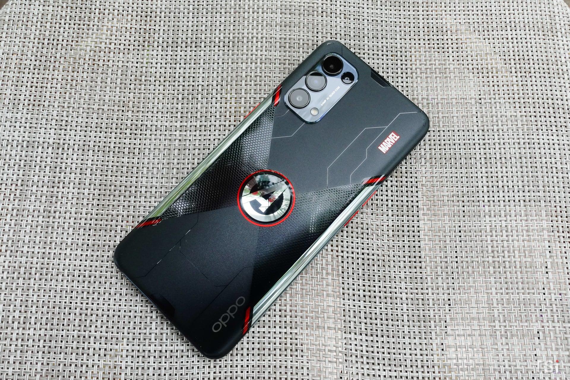 Trên tay OPPO Reno5 Marvel Edition, 'fan' MCU sẽ không thể bỏ qua