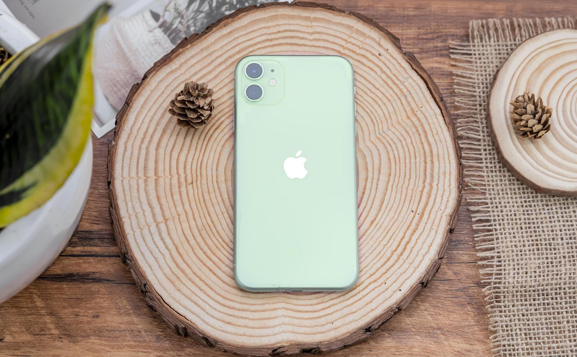 iPhone 12 giảm 7 triệu, iPhone Xs Max chỉ còn 12,19 triệu