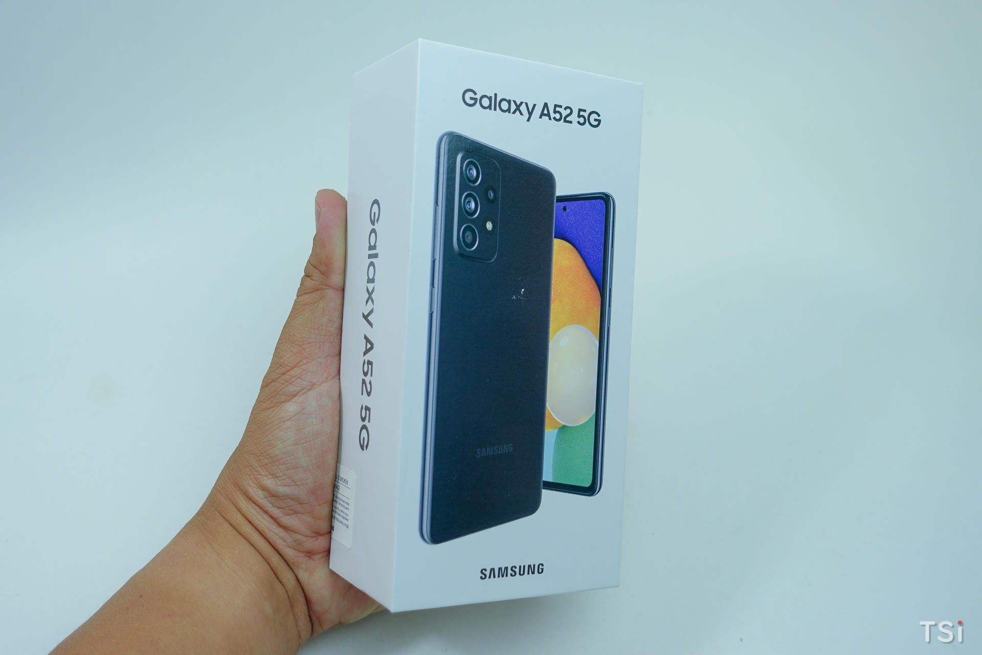 Mở hộp Samsung Galaxy A52 5G: hoàn thiện tốt, không bám vân tay