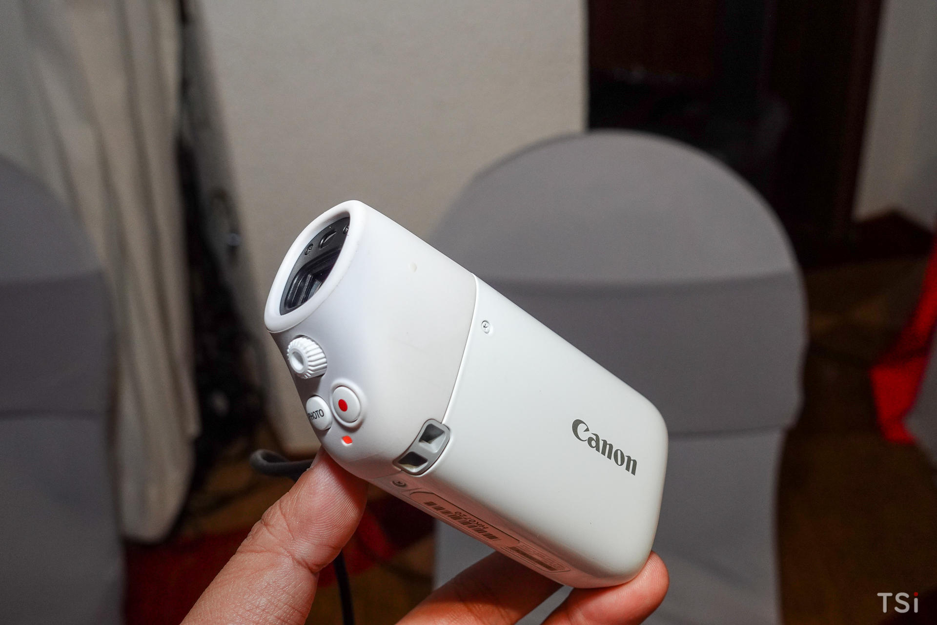 Ra mắt ống nhòm kỹ thuật số Canon PowerShot ZOOM, giá 9 triệu đồng