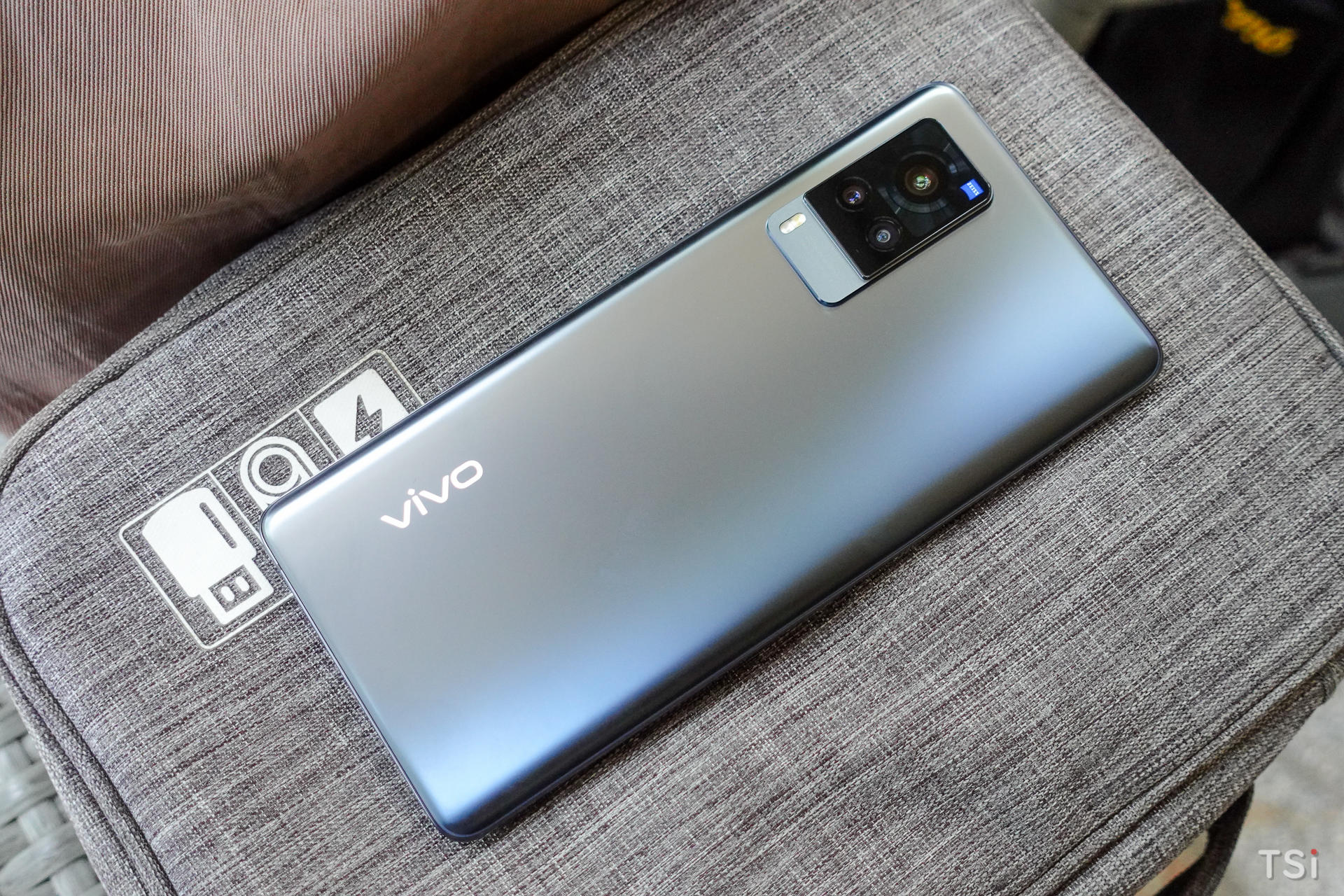 Mở hộp vivo X60 Pro: camera ấn tượng với logo Zeiss