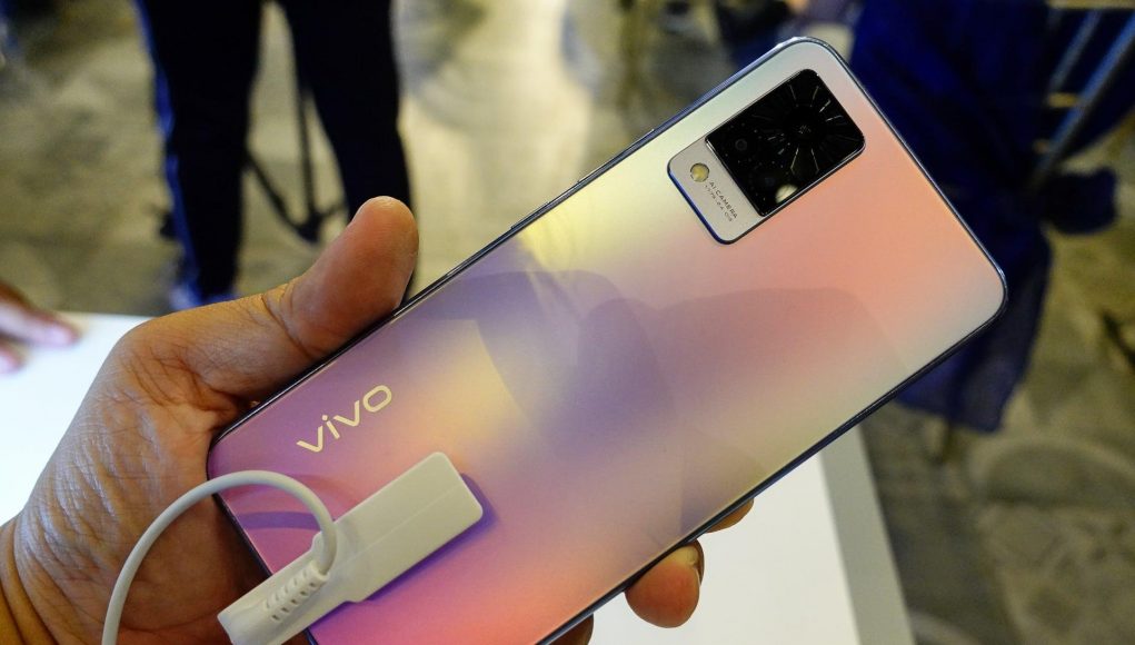 Smartphone vivo V21 5G với camera selfie 44MP có đèn Flash kép, giá 9,9 triệu đồng