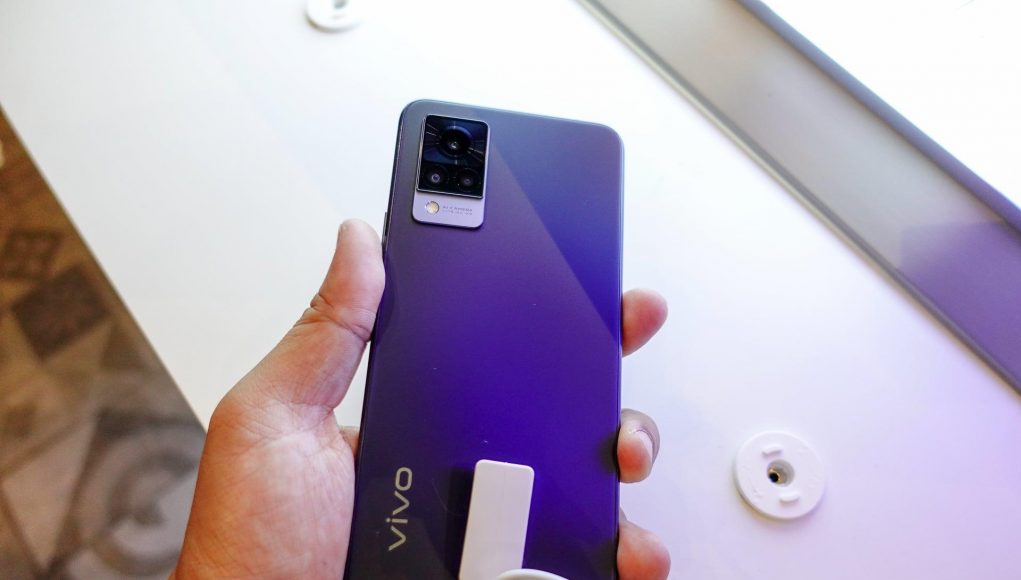 Smartphone vivo V21 5G với camera selfie 44MP có đèn Flash kép, giá 9,9 triệu đồng