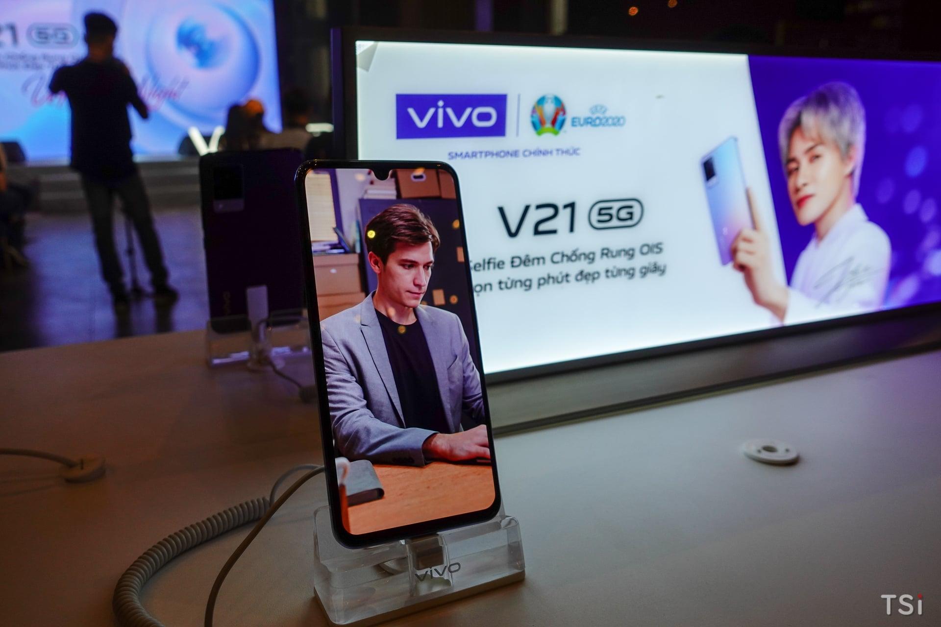 Smartphone vivo V21 5G với camera selfie 44MP có đèn Flash kép, giá 9,9 triệu đồng