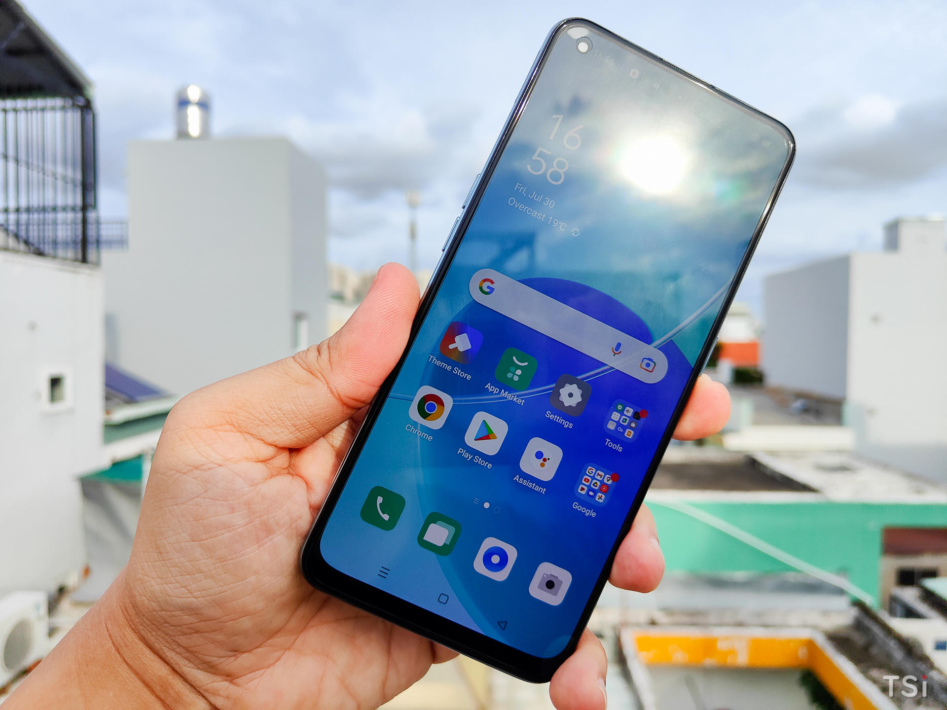 OPPO Reno6 Z 5G: mỏng nhẹ, hiệu năng tốt, chụp ảnh tự sướng chất