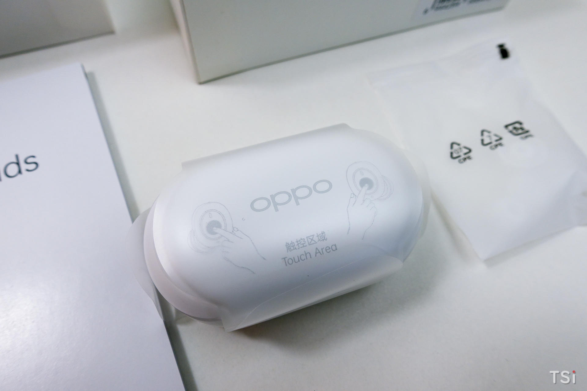 Tai nghe không dây OPPO Enco Buds: đáng sở hữu với giá 800 ngàn