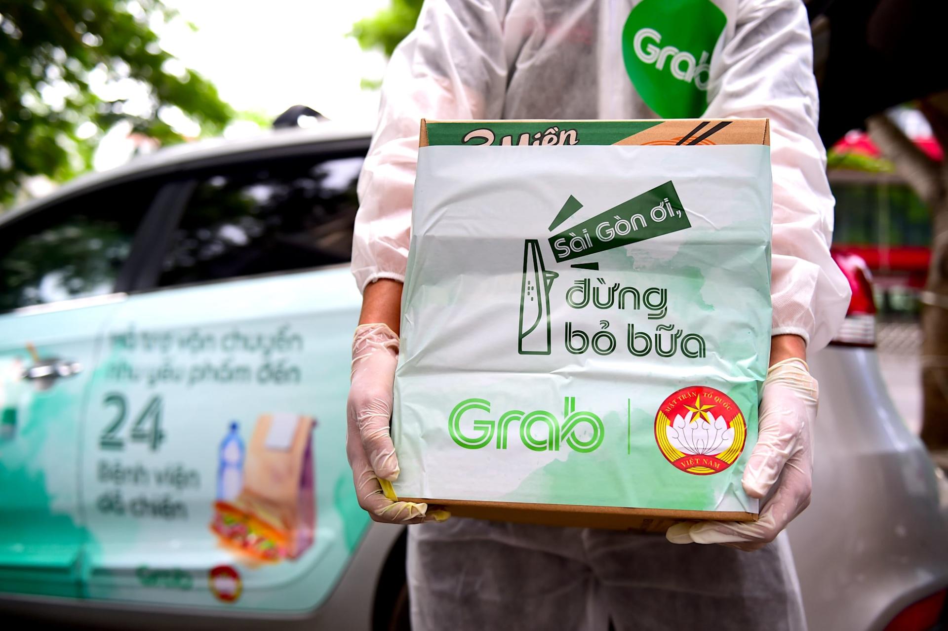 Đối tác tài xế GrabCar xung phong tình nguyện vận chuyển nhu yếu phẩm đến 24 bệnh viện điều trị Covid-19 tại TP.HCM