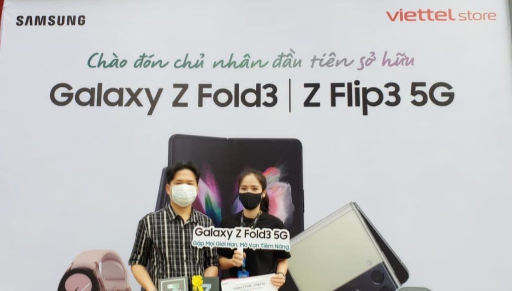 Rộn ràng buổi giao hàng sớm bộ đôi siêu phẩm Galaxy Z