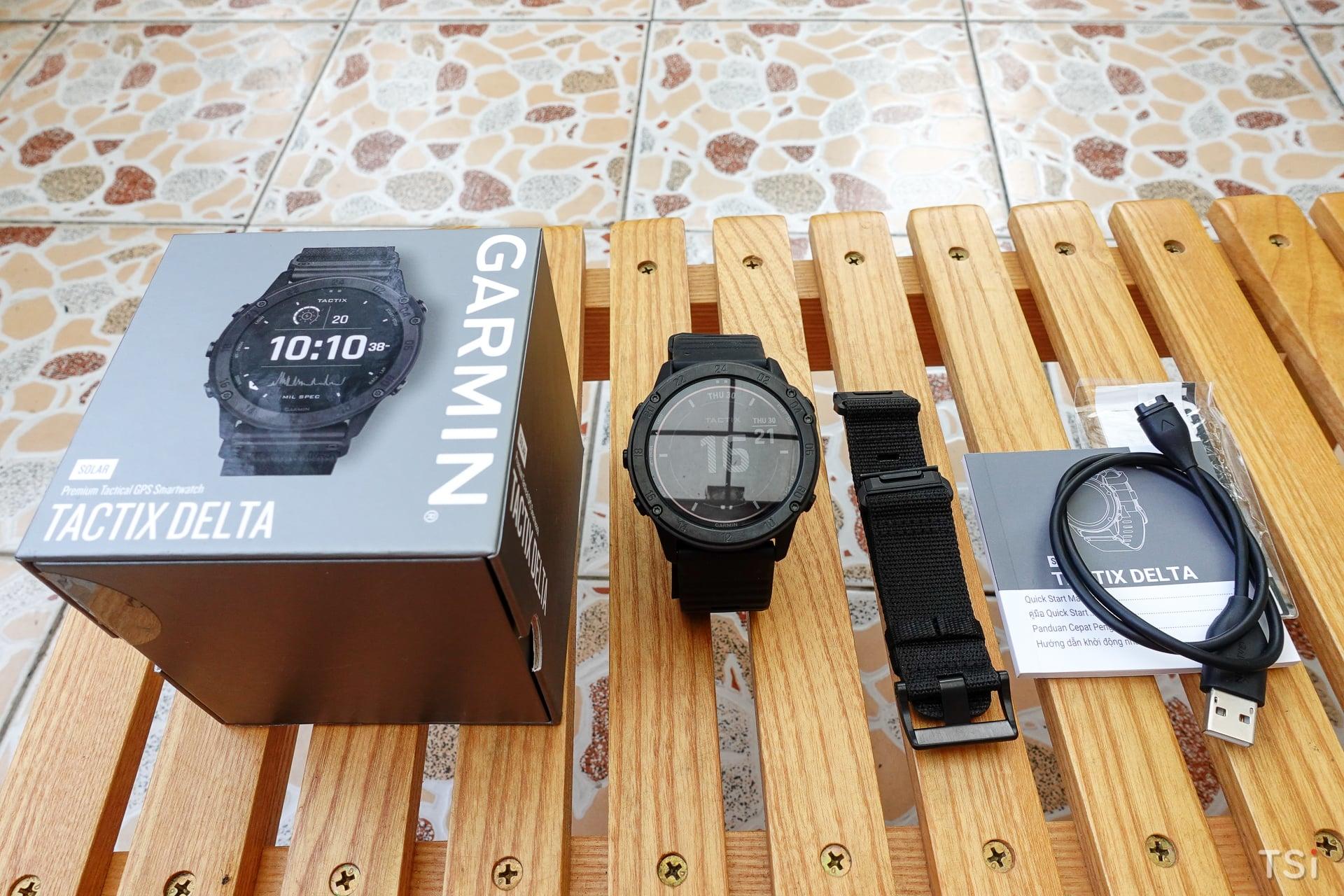 Mở hộp đồng hồ thông minh chuẩn quân sự Garmin tactix Delta Solar