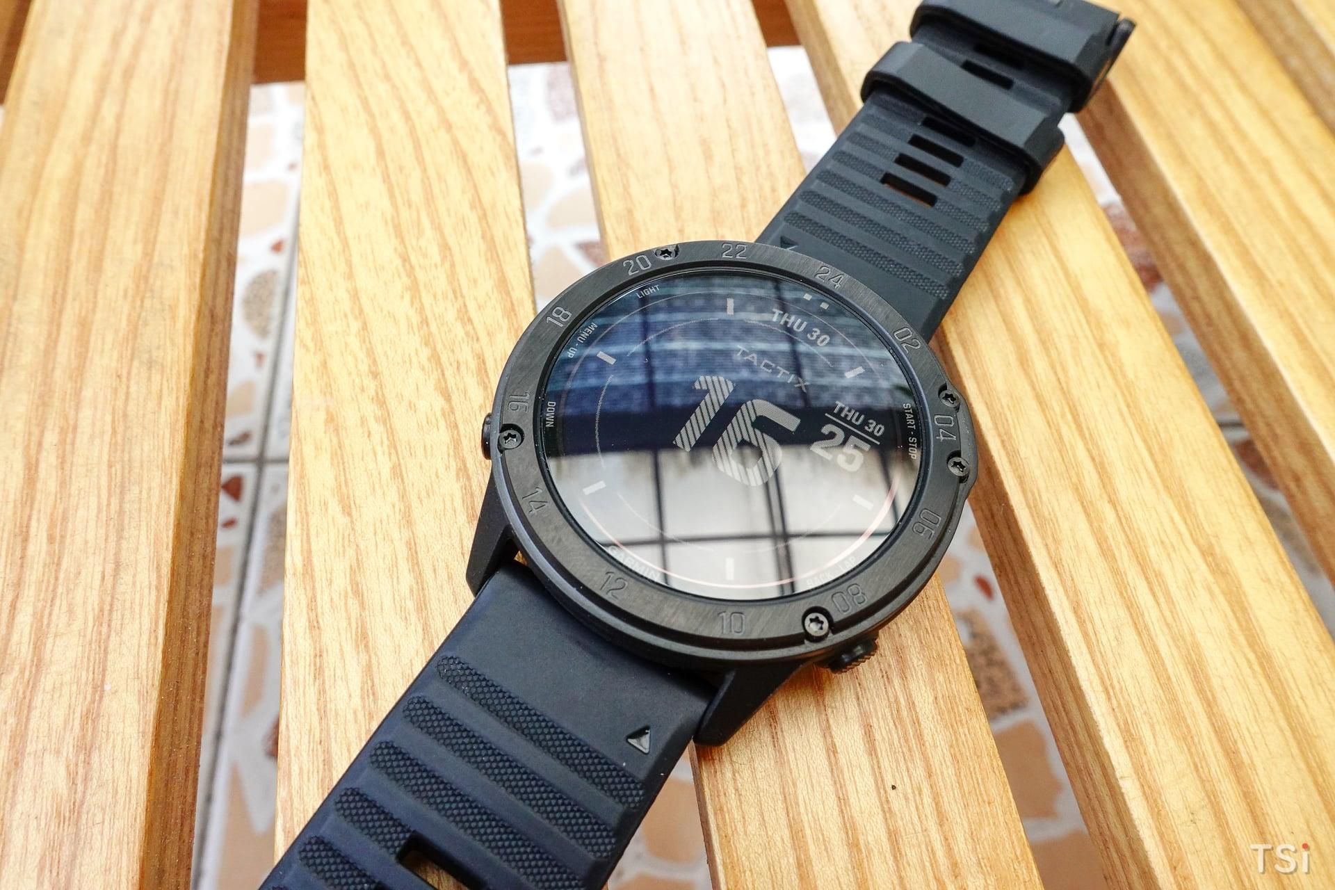 Mở hộp đồng hồ thông minh chuẩn quân sự Garmin tactix Delta Solar