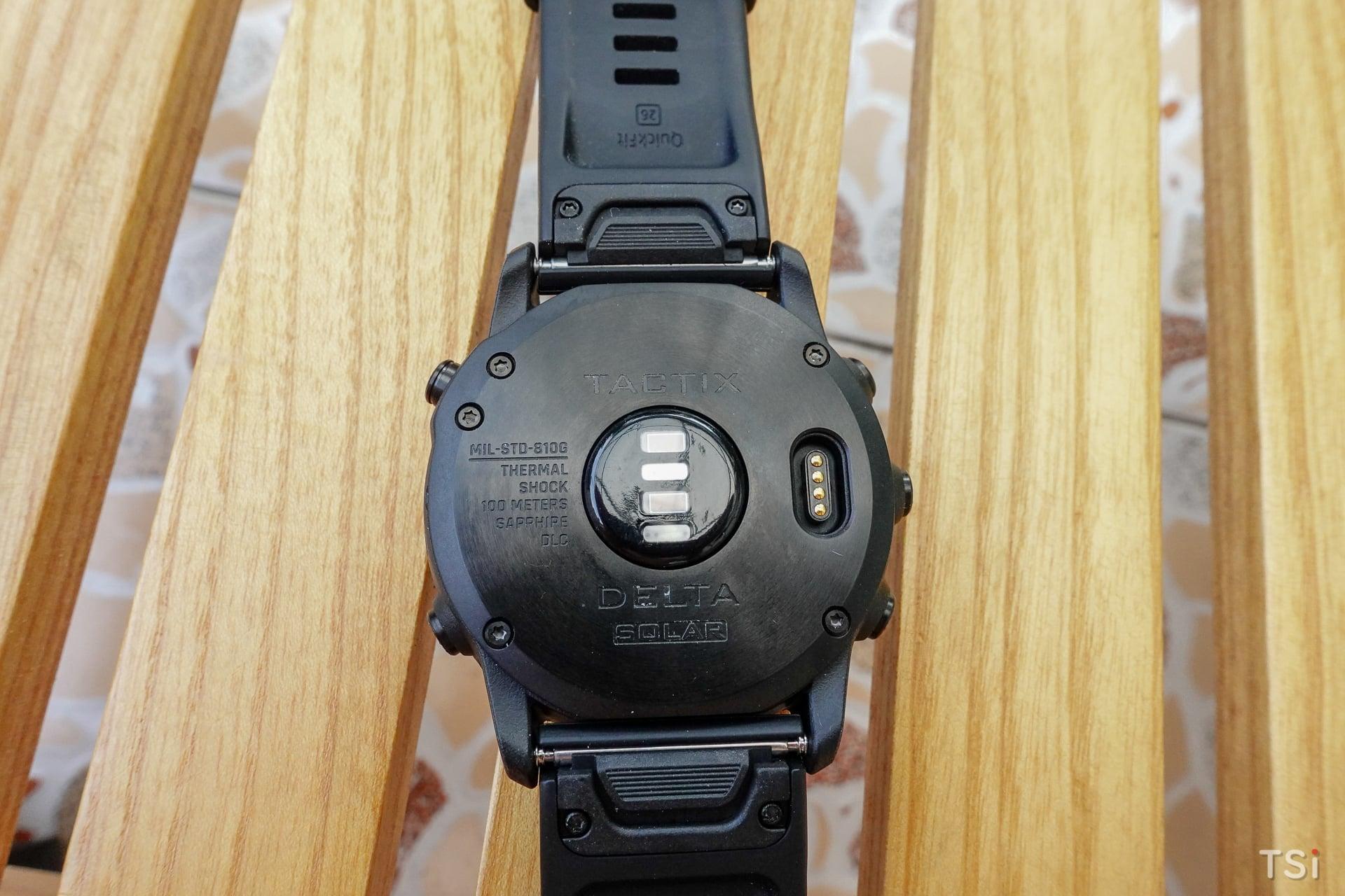 Mở hộp đồng hồ thông minh chuẩn quân sự Garmin tactix Delta Solar