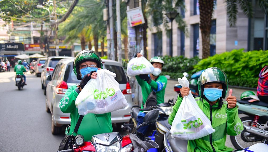 Grab trao tặng 3.000 phần quà hỗ trợ đối tác tài xế có hoàn cảnh khó khăn