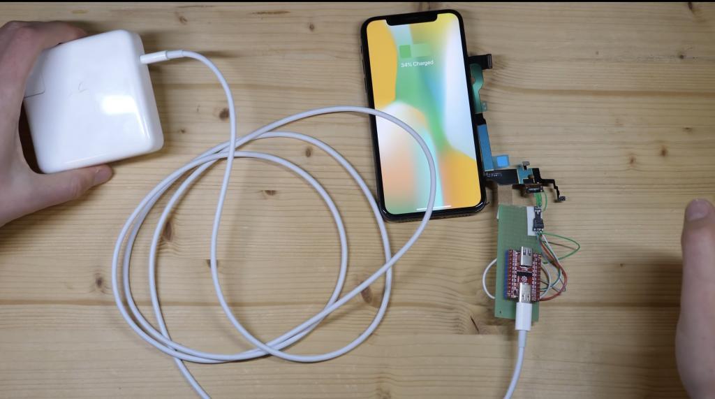 iPhone X 'độ' cổng USB-C đang được đấu giá, có người trả hơn 100 ngàn USD rồi