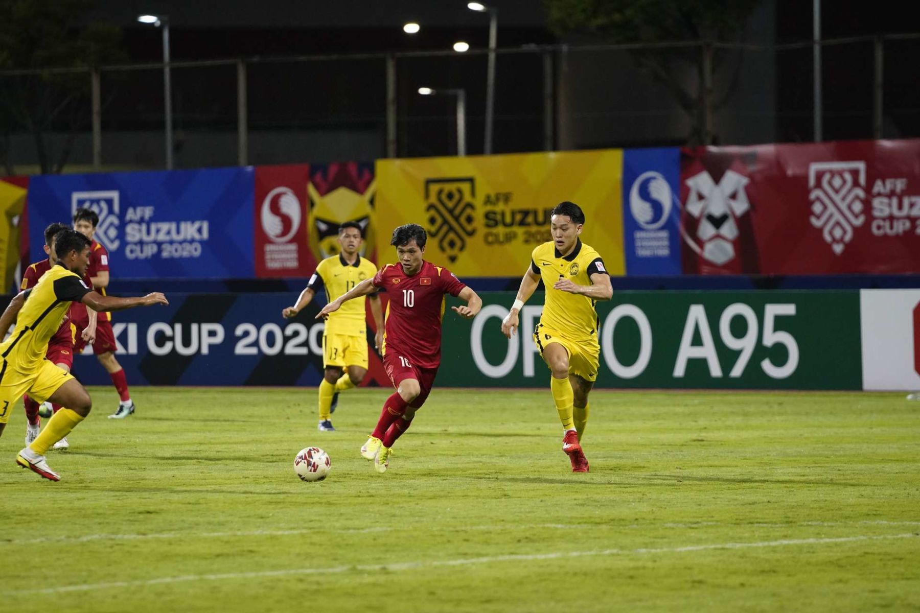 Nguyễn Tuấn Anh của tuyển Việt Nam đoạt danh hiệu 'Man of the Match' với phần thưởng OPPO A95