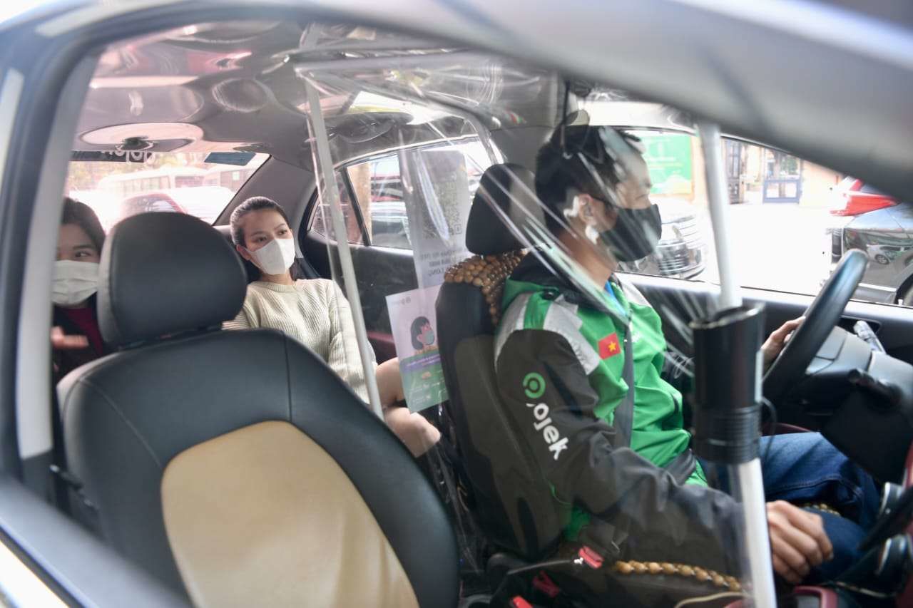 Gojek launches GoCar in Hanoi, equipping all cars with protective shields and air purifiers