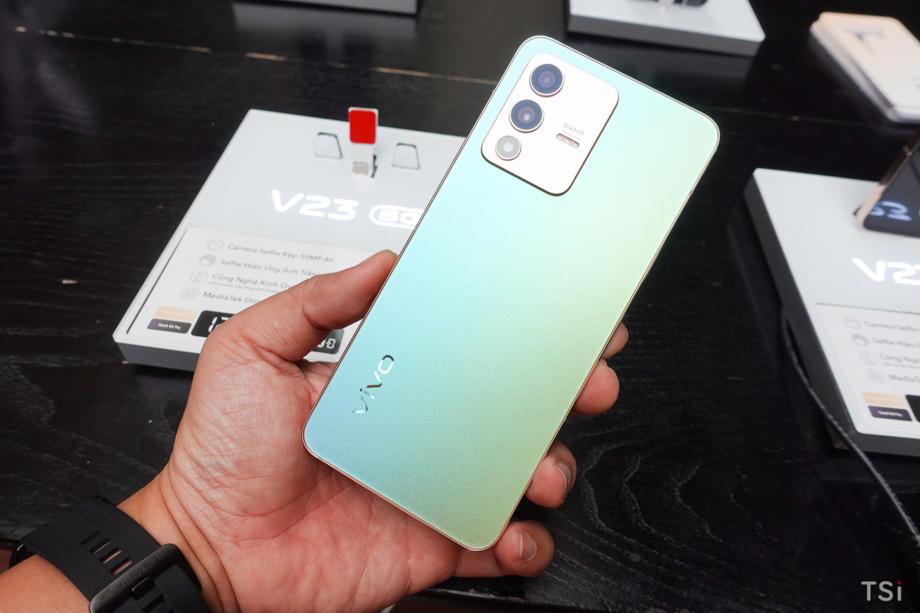 Vivo V23 5G ra mắt: camera trước 50MP có đèn Flash LED, giá dự kiến 13 triệu đồng