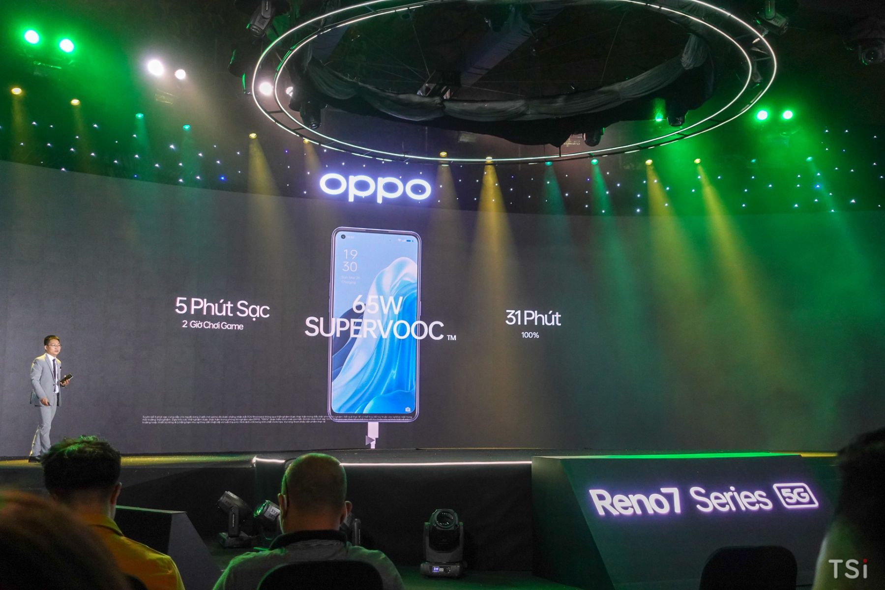 OPPO Reno7 Series 5G ra mắt, giá từ 10,5 triệu đồng