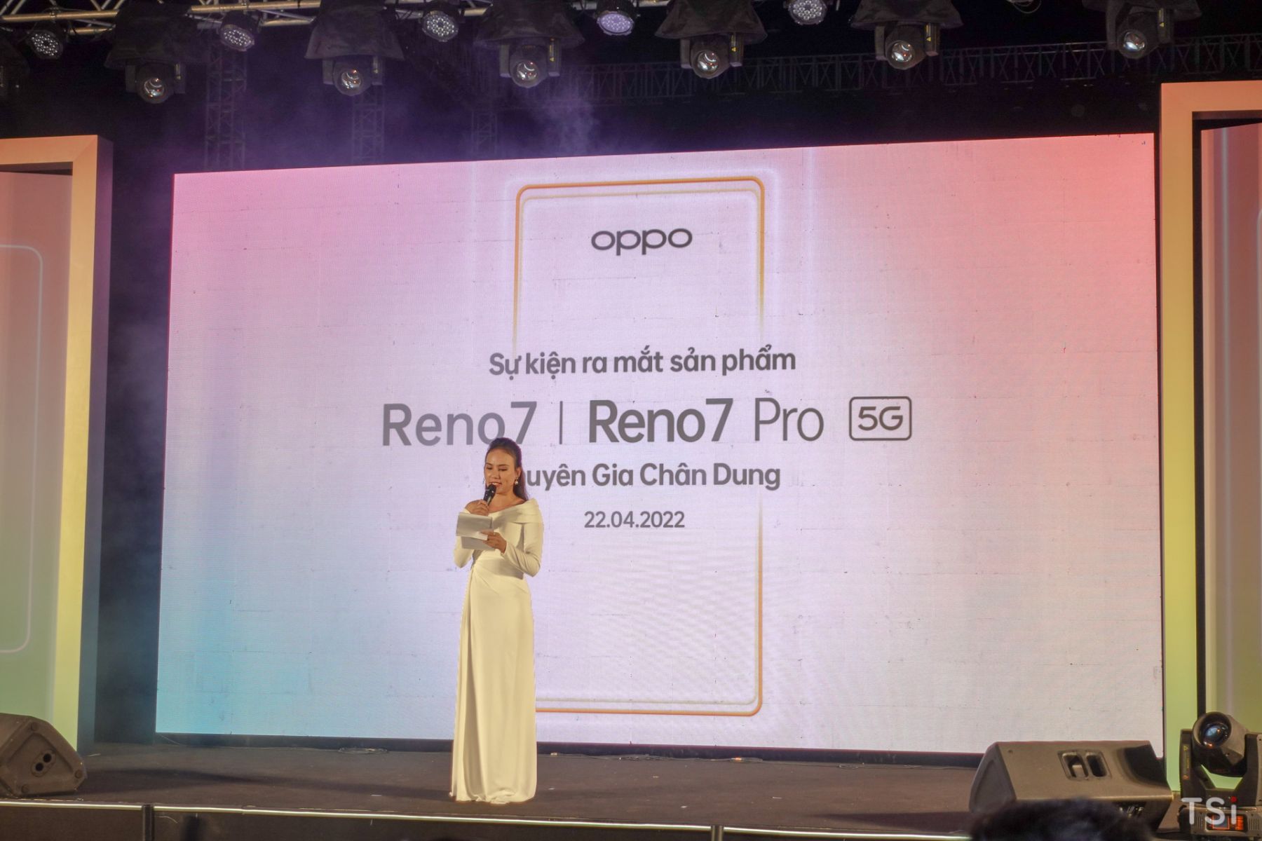 OPPO Reno7 và Reno7 Pro 5G ra mắt, giá từ 8,9 triệu đồng