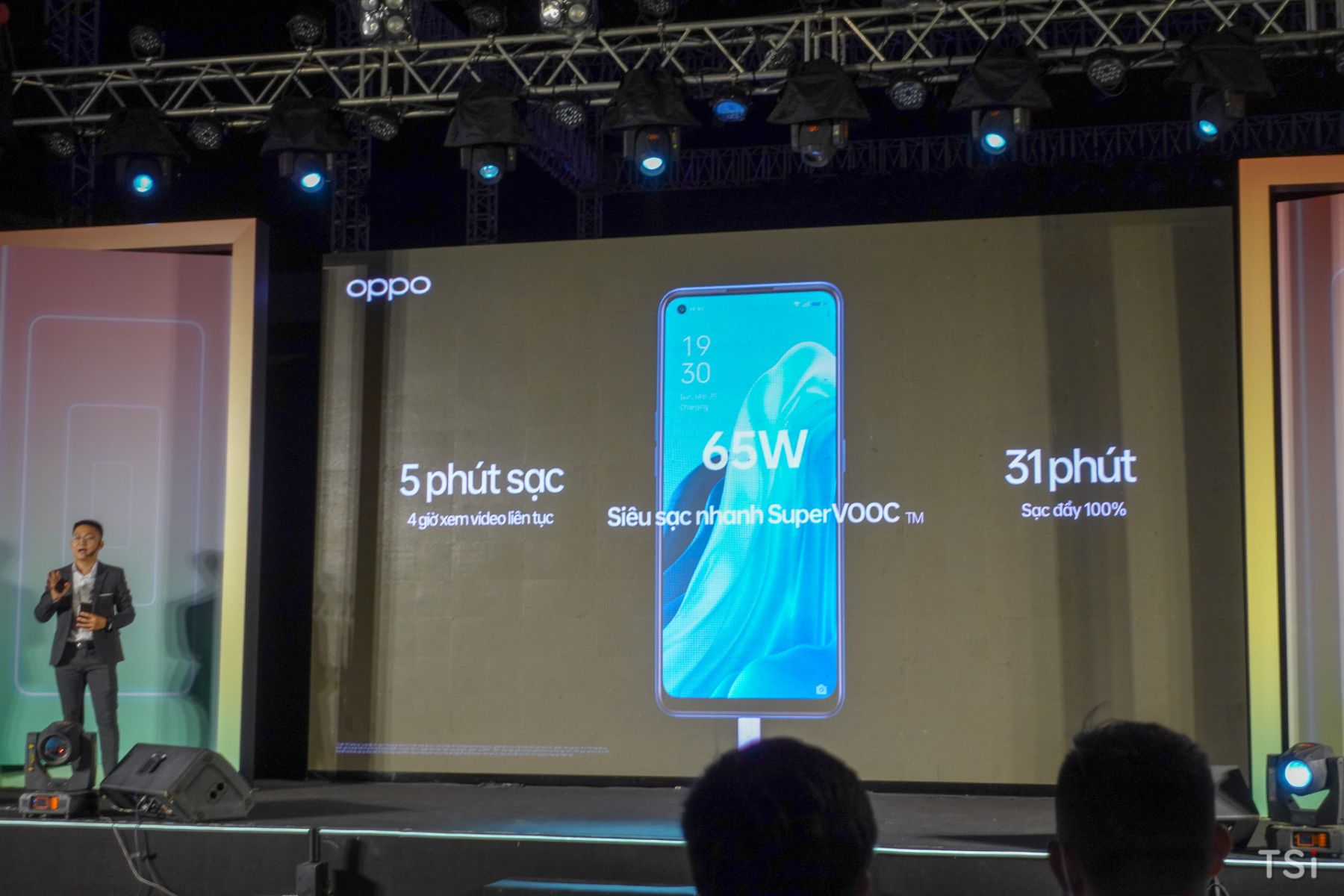 OPPO Reno7 và Reno7 Pro 5G ra mắt, giá từ 8,9 triệu đồng