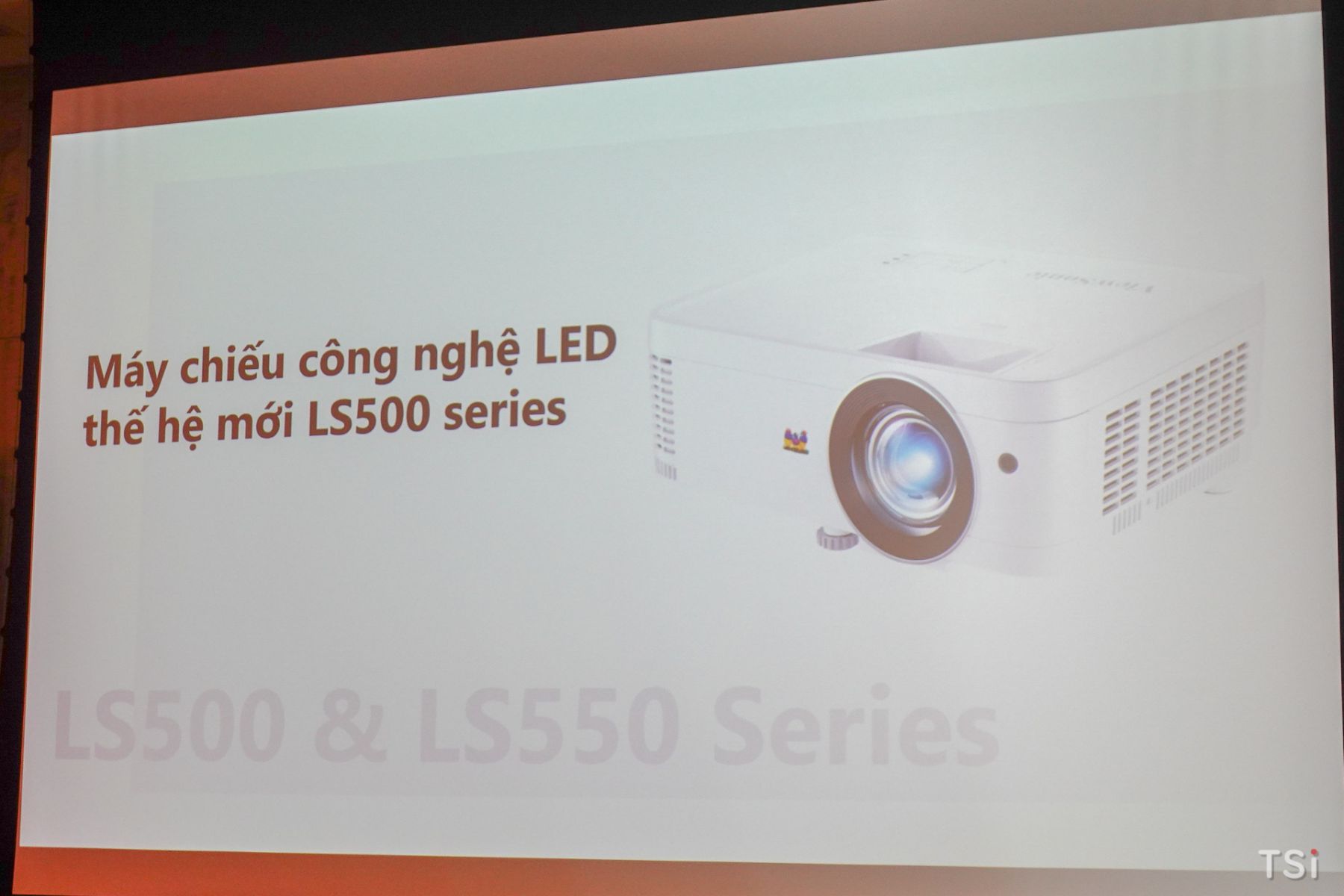 ViewSonic ra mắt dòng sản phẩm máy chiếu LED LS500 Series cho không gian hội họp và học tập