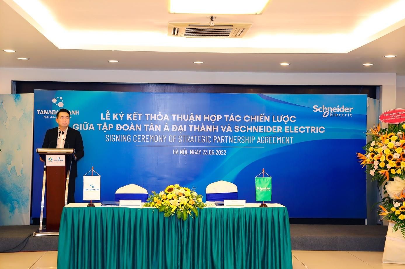 Schneider Electric Việt Nam và Tập đoàn Tân Á Đại Thành hợp tác xây dựng giải pháp cho Khu đô thị thông minh. 